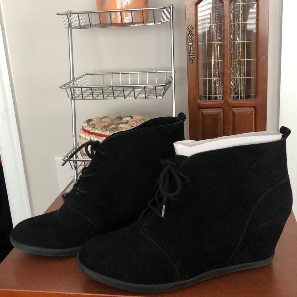 Suede shoes boots
